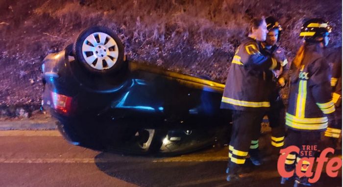Auto si cappotta sulla grande viabilità all’uscita di Cattinara: ferito e traffico in tilt