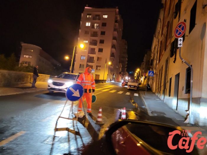 Trieste, perdita d’acqua in via Molino a Vento: strada chiusa per lavori urgenti