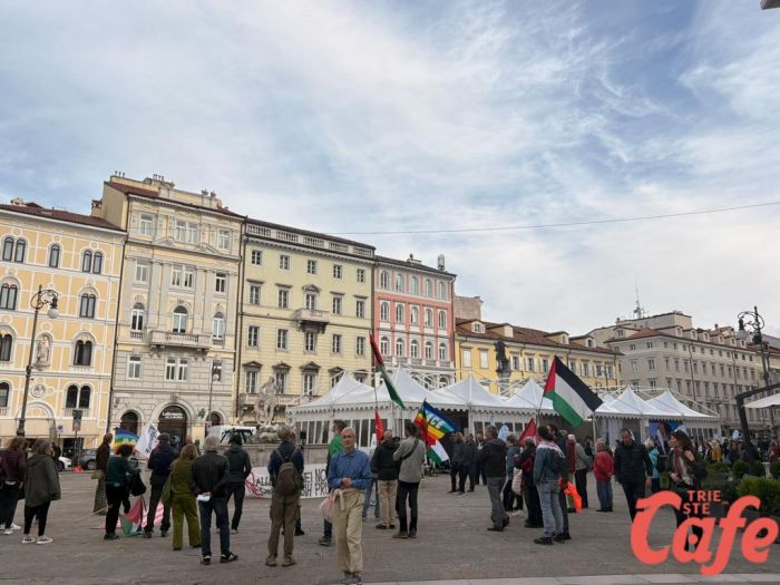 Né guerra né armi: presidio in piazza della Borsa contro la militarizzazione del porto