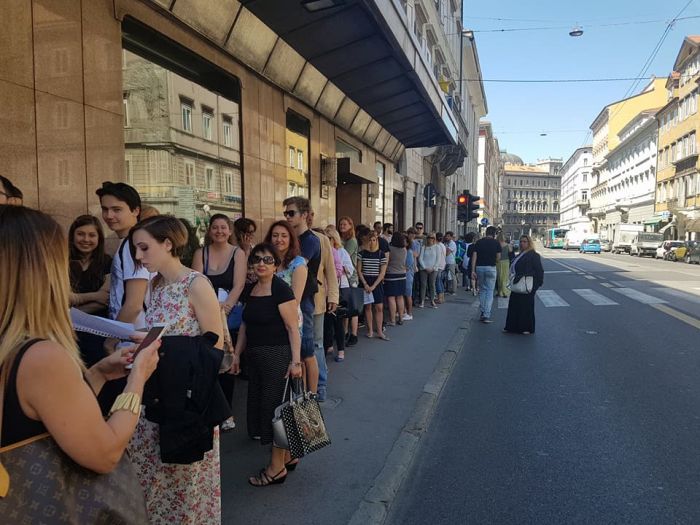 Trieste città del cinema, cercasi comparse da inserire in una scena di un ricevimento