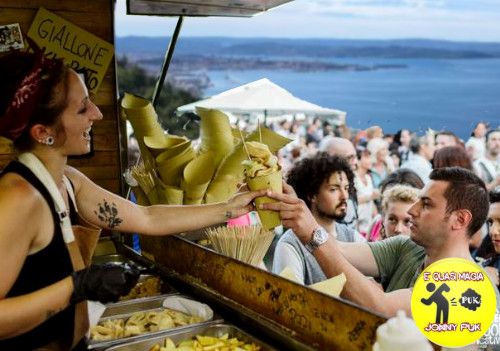 Idea social: "Street Food sulla Napoleonica con vista mare"
