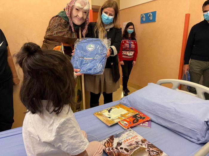 Il Burlo che sorride: la Befana porta doni e speranza ai bambini ricoverati grazie al Siulp(FOTO)