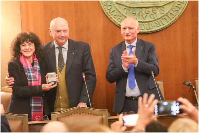 Medaglia bronzea alla scuola di ballo Arianna in occasione del quarantennale