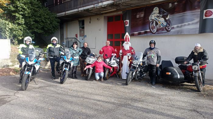 Borgo San Sergio, San Nicolò rende felici oltre 700 bimbi del Rione! Dolci e regali per i più piccini 