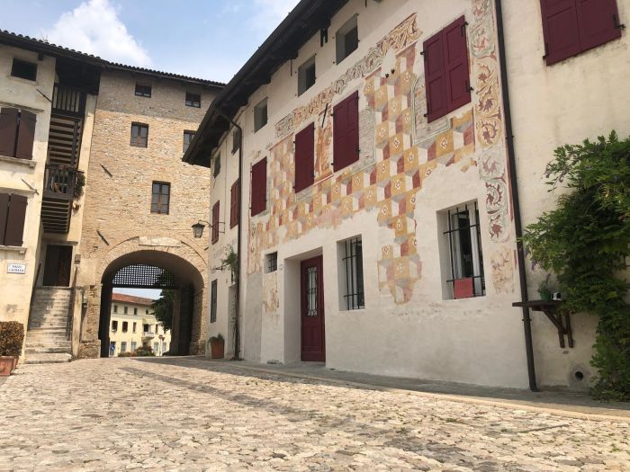 Rinnovato il sostegno al recupero degli affreschi in regione: 700.000 euro per le opere visibili dalle vie pubbliche (FOTO)