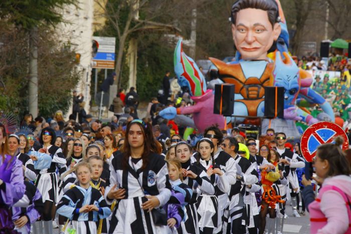 Carnevale Carsico, in migliaia a Opicina: colori, divertimento e.. coriandoli! (FOTO)