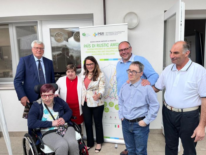 Casarsa, Ministro Locatelli inaugura laboratorio biscotti solidali Laluna