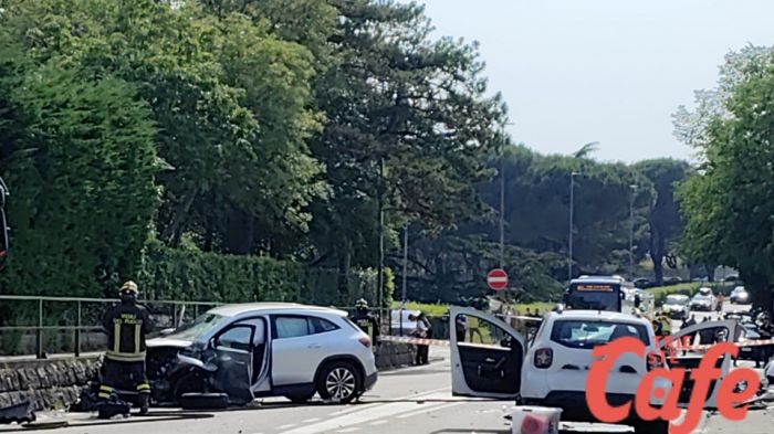 Scontro fra 4 auto va Sistiana: coinvolte 10 persone, un morto
