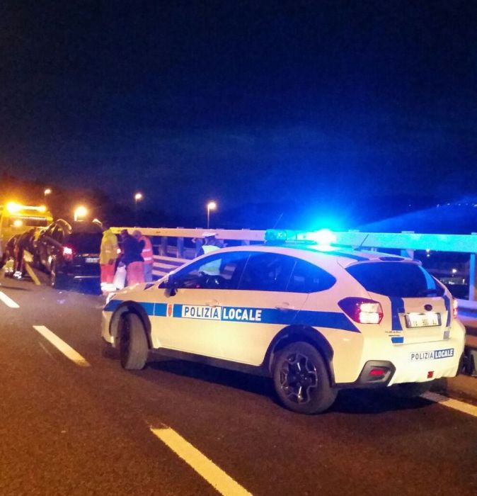  Pendice Scoglietto, provoca l'incidente e fugge senza prestare soccorso allo scooterista 