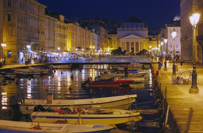 Anziana truffata a Trieste consegna gioielli per 95mila euro