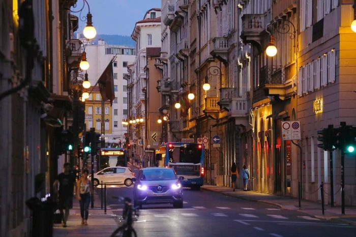 Scampata truffa telefonica a Trieste: anziana 85enne salvata dall’intervento di una parente