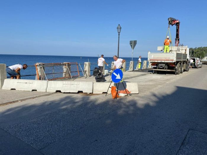 Strada aperta al bivio di Miramare 