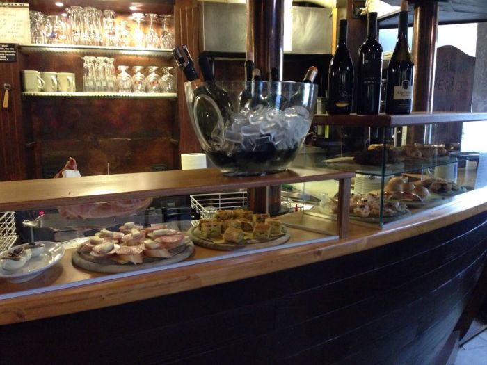 Trieste si stringe attorno ai suoi medici, venerdì cena-evento al Vecio Canal