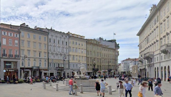 Attenzione ai borseggi in centro, furto in piazza della Borsa in pieno giorno!!