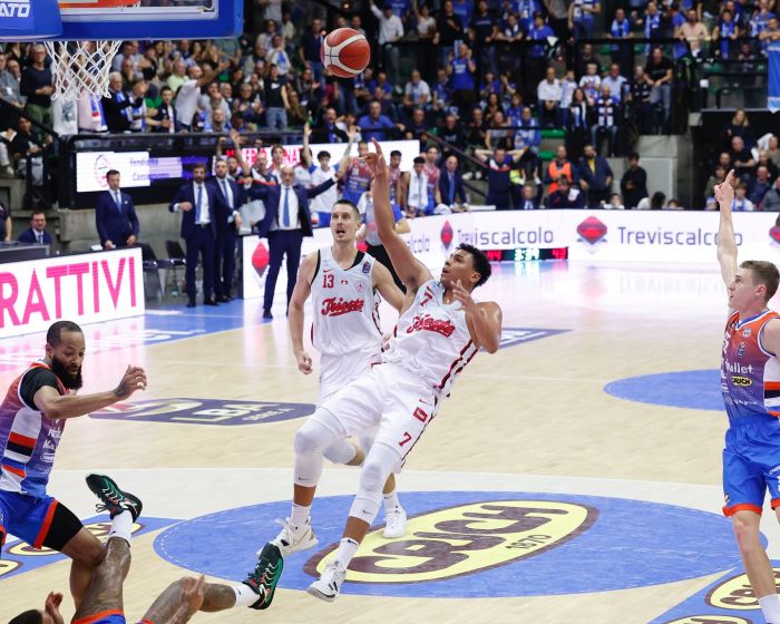 Pallacanestro Trieste tutta grinta e spettacolo torna alla vittoria: battuta Treviso 100-95!!