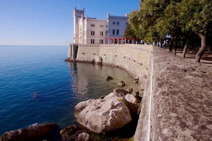 Trieste a Natale: arrivi, partenze e connessioni che scaldano il cuore