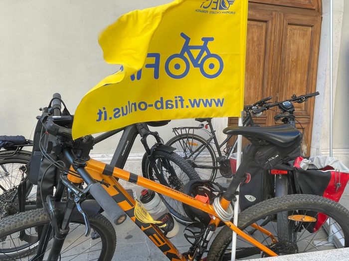 Fiab Trieste Ulisse torna in piazza con il “Capo in b”: caffè e brioche per chi pedala al lavoro