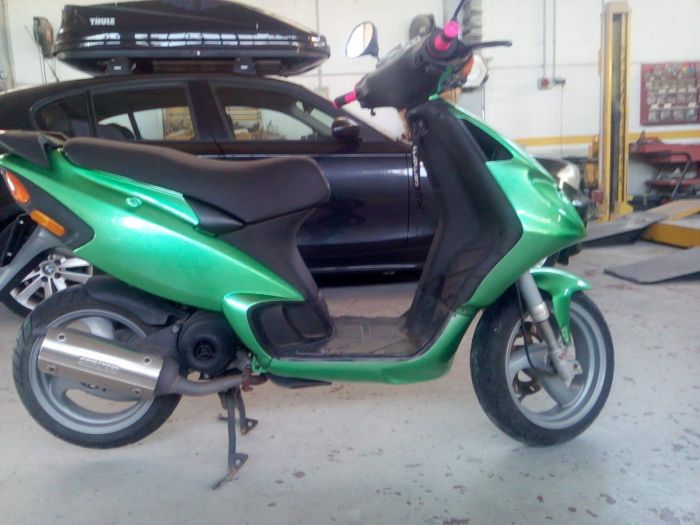 Via Sergio Forti, rubato nella notte uno scooter verde brillante