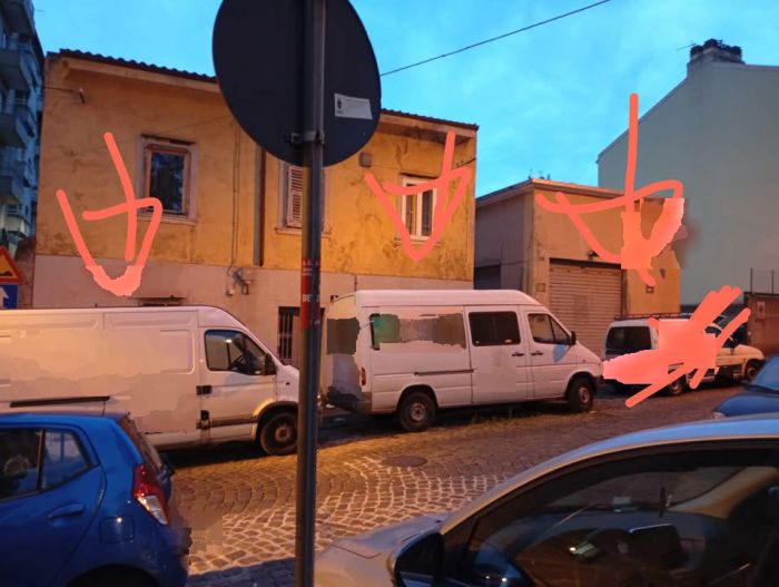 “Parcheggi pubblici usati come fossero privati”: la segnalazione di una triestina esasperata a San Giacomo
