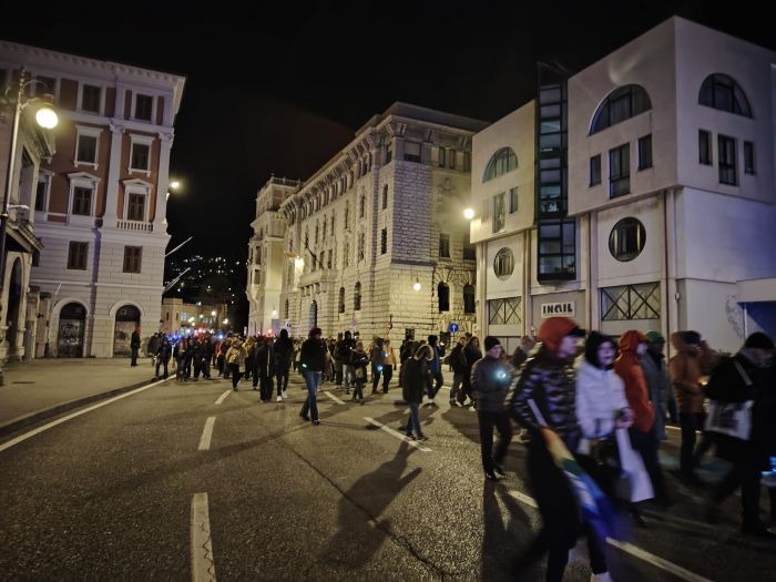 Natale di denuncia a Trieste, presentato il manifesto che mette sotto accusa le politiche sull’accoglienza