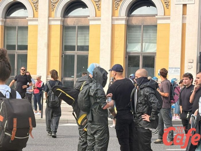 Corteo per la Palestina a Trieste: la stazione blindata dalla polizia all’arrivo dei manifestanti”