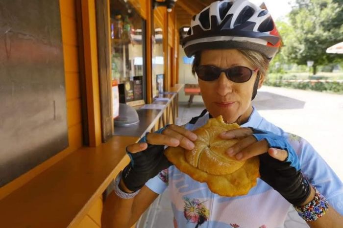 Un casco, un sorriso e una fetta panata: il nuovo ricordo di Seba per Lilly