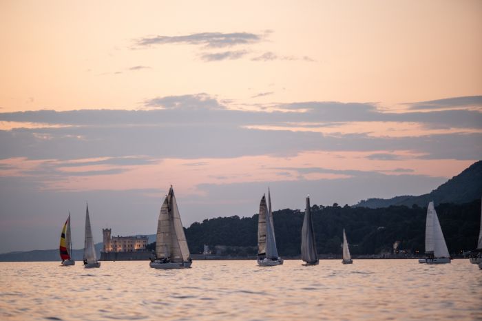 Barcolana, torna Fool Moon Regatta, regata al chiaro di luna con giornata di attività sociali