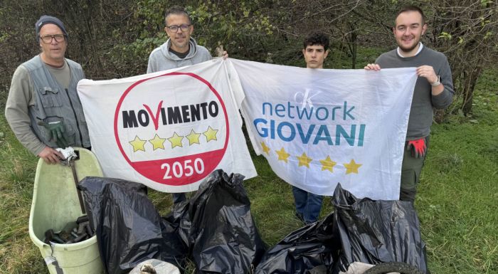 Un sabato di impegno civico: il Movimento 5 Stelle ripulisce il bosco presso l’abisso di Trebiciano