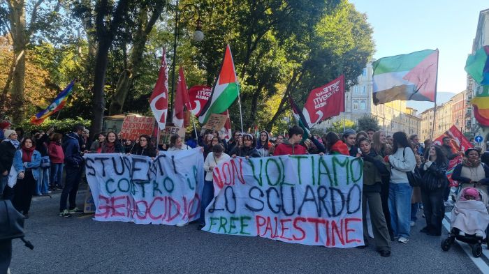 Trieste, giornata di sciopero generale: due manifestazioni tra centro e porto, corteo in partenza  (VIDEO)