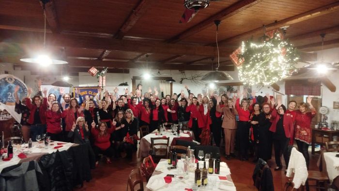 La Cena in Rosso unisce Duino Aurisina: solidarietà, memoria e impegno collettivo