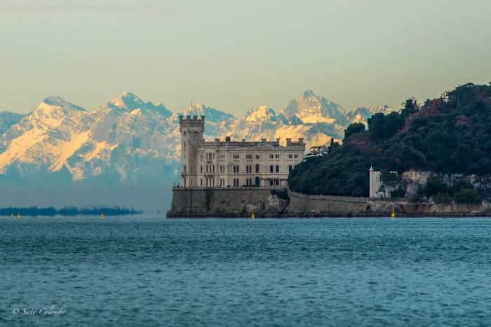 Il mistero del castello di Miramare: storie, suggestioni e ciò che a Trieste si racconta ancora oggi