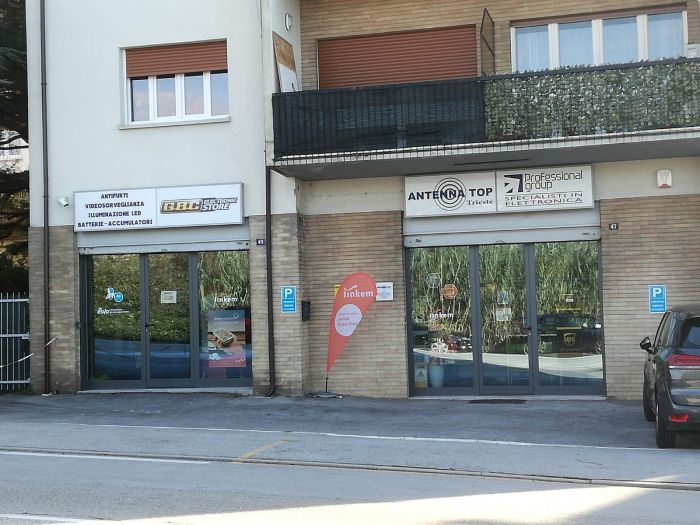 Chiude dopo 17 anni Antennа Top Trieste: si spegne una vetrina storica di via Brigata Casale