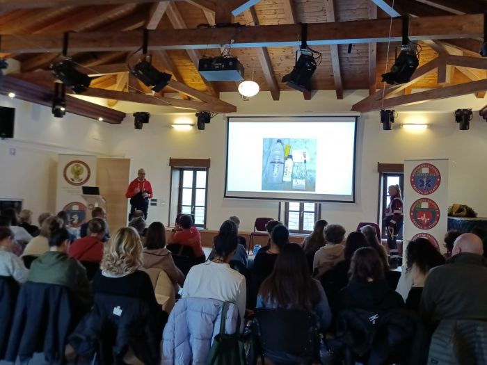 Primo soccorso veterinario, aula piena a Duino: successo per il secondo corso dell’Assopolizia Trieste