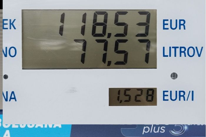 Diesel oltre i 2 euro a Trieste, la protesta di un triestino: «Così ci costringono ad andare in Slovenia»
