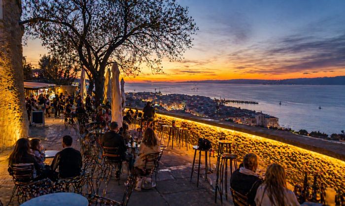 Bastione di San Giusto, si riaccendono le serate: cultura e relax con vista su Trieste