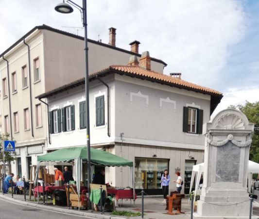 Un pozzo di occasioni: il mercatino di Opicina cambia data e rivitalizza il Borgo