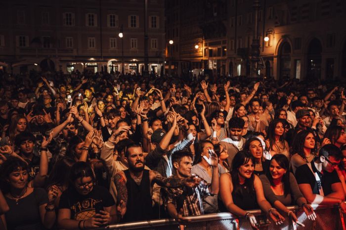 Carnevale Muggia 2026, nasce lo spazio giovani con Platinum; piazza Repubblica nuovo cuore della notte (VIDEO)