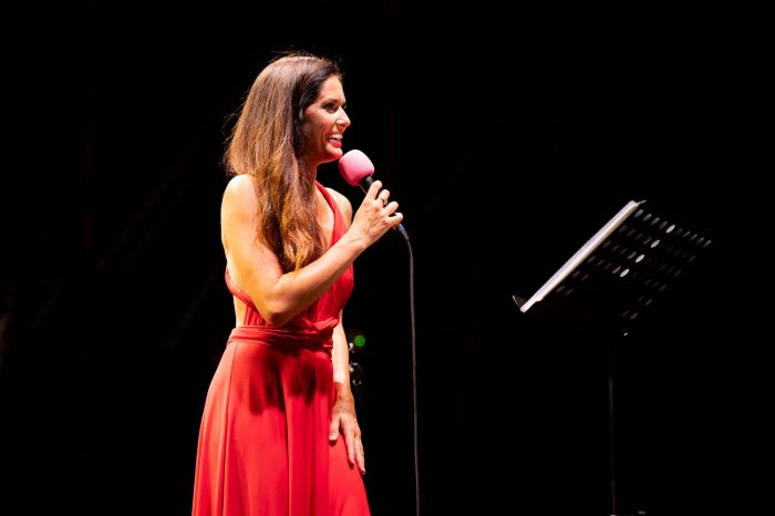 Alla Contrada lo show di Arianna Porcelli Safonov: “Odiario” porta in scena ricordi e ferite dell’adolescenza