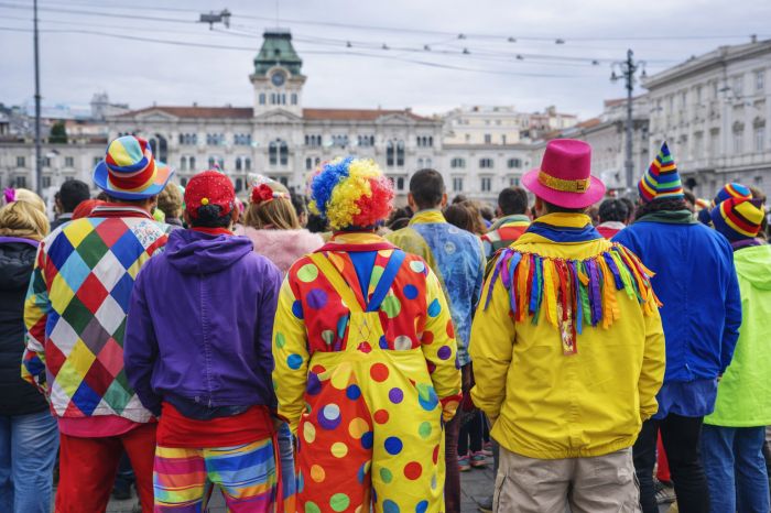 “Vestirsi tutti al contrario per Carnevale”: la proposta dei giovani che vuole ribaltare Trieste