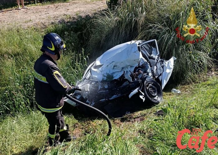 Tragedia in Veneto, scontro frontale tra auto e camion: 25enne muore sul colpo, un ferito
