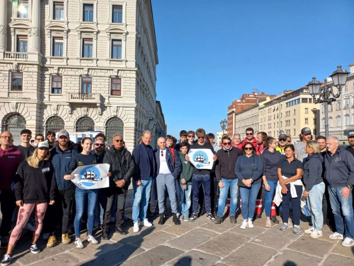 Giovani in prima linea per l’ambiente: studenti del Nautico puliscono i fondali in Ponterosso  