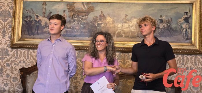 Il  bagnino 17enne Gabriele salva dall'annegamento un giovane, premiato in Comune!