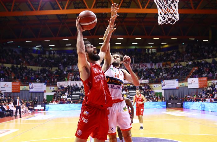 Pallacanestro Trieste CROLLA  a Forlì chiudendo la prima fase al quinto posto