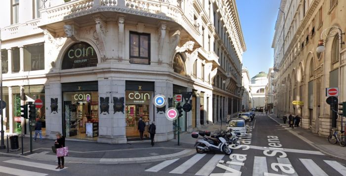 Tensione in Corso Italia, ladro cerca di scappare picchiando l'addetto alla sicurezza e personale