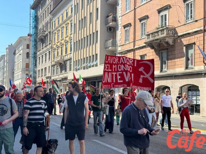 Corteo del Primo Maggio, la riflessione di un lettore: “Bambini con la falce e martello, che tristezza”