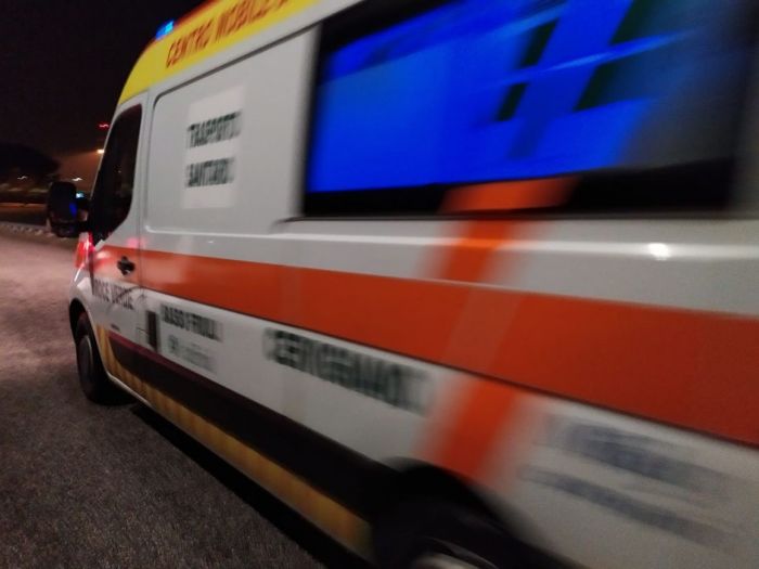 Fvg, auto prende improvvisamente fuoco: conducente all'ospedale 