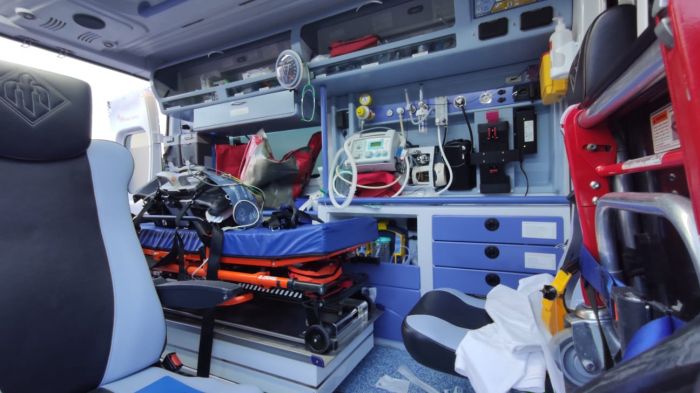 Fvg, cade da un'altezza di 3 metri mentre sta lavorando finendo all'ospedale