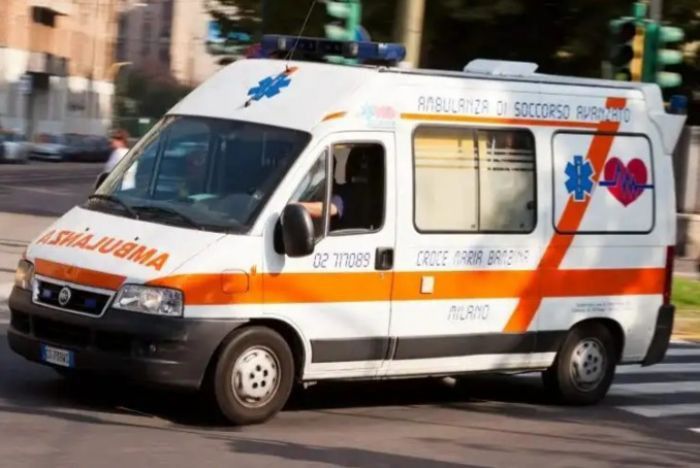 Fvg, perde il controllo dell'auto finendo fuori strada: all'ospedale 