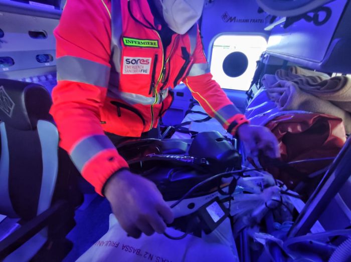 Fvg, giovane ciclista investita da un'auto e  sbalzata per diversi metri all'ospedale 