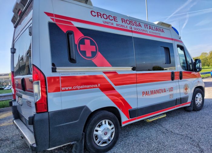 Fvg, infarto improvviso mentre cammina: passante lo rianima seguito dal Sores al telefono 